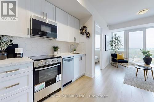 1706 - 15 Ellerslie Avenue, Toronto, ON - Indoor Photo Showing Kitchen