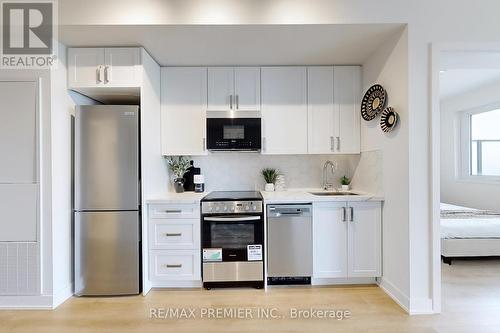 1706 - 15 Ellerslie Avenue, Toronto, ON - Indoor Photo Showing Kitchen