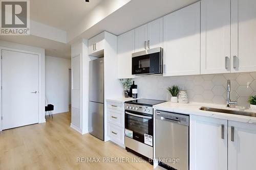 1706 - 15 Ellerslie Avenue, Toronto, ON - Indoor Photo Showing Kitchen With Upgraded Kitchen