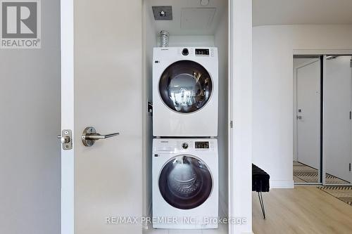 1706 - 15 Ellerslie Avenue, Toronto, ON - Indoor Photo Showing Laundry Room