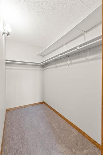 607 2000 Sinclair Street, Winnipeg, MB - Indoor With Storage