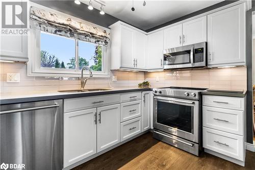 72 Richelieu Drive, St. Catharines, ON - Indoor Photo Showing Kitchen With Stainless Steel Kitchen