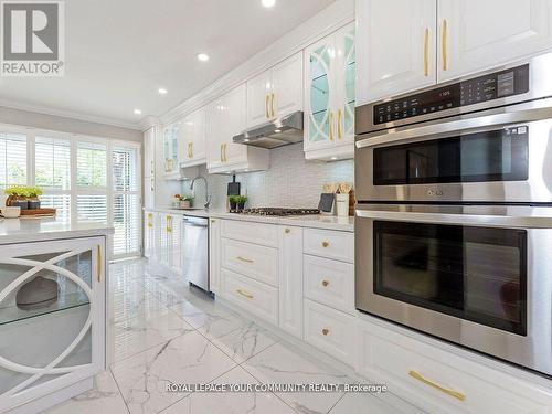 25 Bornholm Drive, Toronto, ON - Indoor Photo Showing Kitchen With Upgraded Kitchen