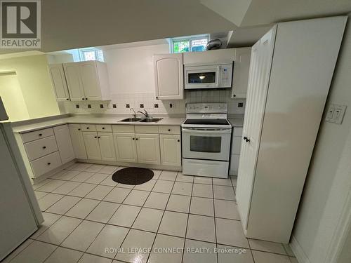 103 Fadine Road, Newmarket, ON - Indoor Photo Showing Kitchen With Double Sink