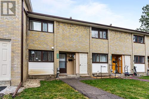 336 Fleetwood Crescent, Brampton, ON - Outdoor With Facade