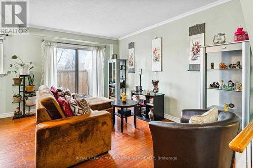 336 Fleetwood Crescent, Brampton, ON - Indoor Photo Showing Living Room