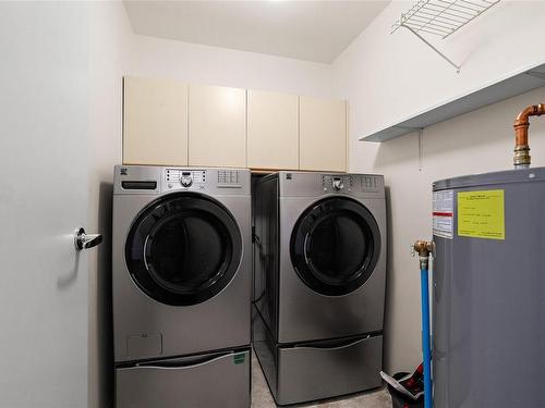 203-1477 Yale St, Oak Bay, BC - Indoor Photo Showing Laundry Room