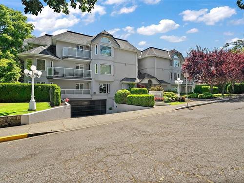 203-1477 Yale St, Oak Bay, BC - Outdoor