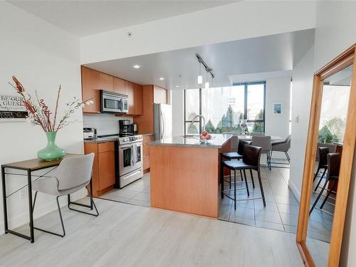 304-760 Johnson St, Victoria, BC - Indoor Photo Showing Kitchen