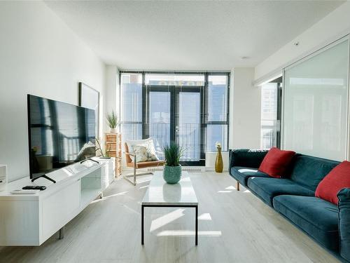 304-760 Johnson St, Victoria, BC - Indoor Photo Showing Living Room