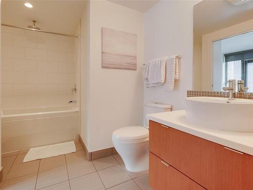 304-760 Johnson St, Victoria, BC - Indoor Photo Showing Bathroom