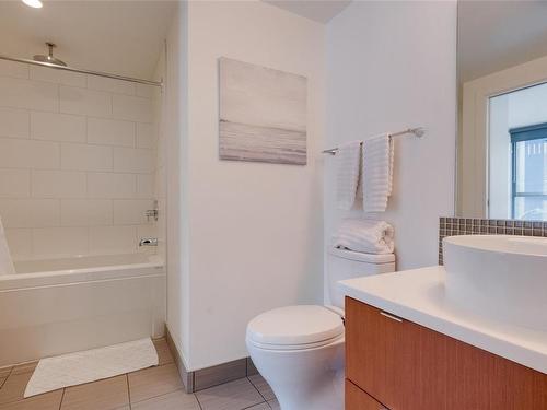 304-760 Johnson St, Victoria, BC - Indoor Photo Showing Bathroom