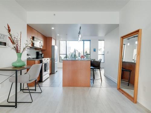 304-760 Johnson St, Victoria, BC - Indoor Photo Showing Dining Room