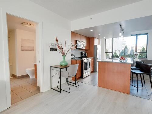 304-760 Johnson St, Victoria, BC - Indoor Photo Showing Kitchen