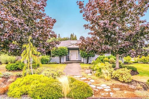 691 Arbutus St, Qualicum Beach, BC 