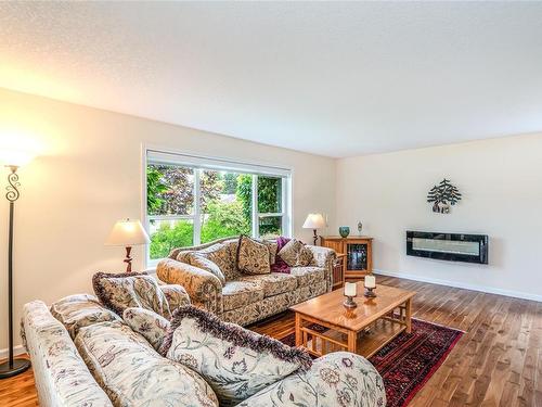 691 Arbutus St, Qualicum Beach, BC 