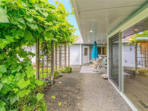 691 Arbutus St, Qualicum Beach, BC 