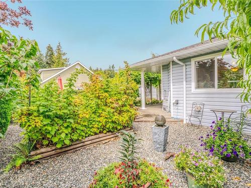 691 Arbutus St, Qualicum Beach, BC 