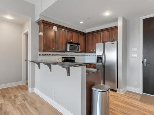 405-1335 Bear Mountain Pkwy, Langford, BC - Indoor Photo Showing Kitchen