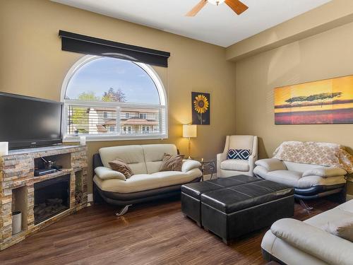 133 Fernie Place, Kamloops, BC - Indoor Photo Showing Living Room With Fireplace