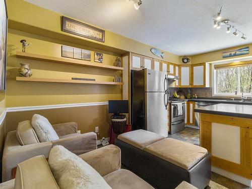 133 Fernie Place, Kamloops, BC - Indoor Photo Showing Kitchen With Double Sink