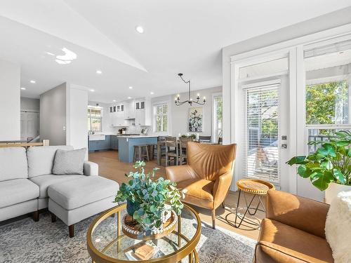 574 Sun Rivers Drive W, Kamloops, BC - Indoor Photo Showing Living Room