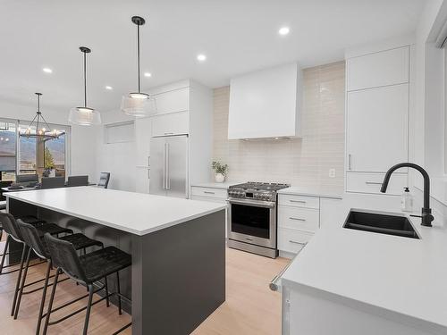 2141 Galore Cres, Kamloops, BC - Indoor Photo Showing Kitchen With Double Sink With Upgraded Kitchen