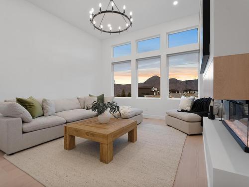 2141 Galore Cres, Kamloops, BC - Indoor Photo Showing Living Room