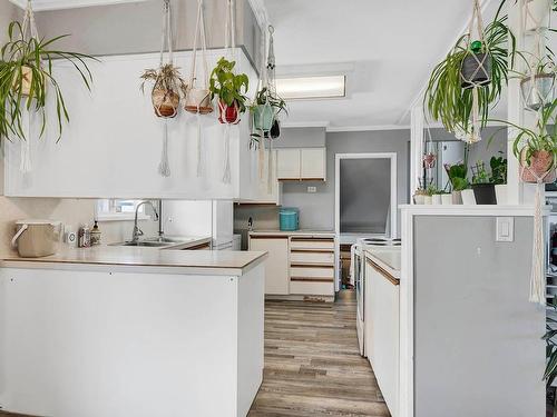 838 Lolo Street, Kamloops, BC - Indoor Photo Showing Kitchen