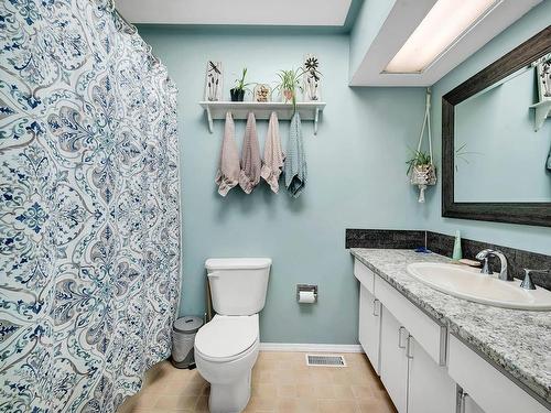 838 Lolo Street, Kamloops, BC - Indoor Photo Showing Bathroom