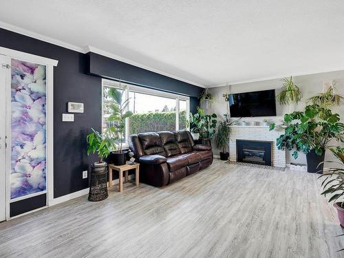 838 Lolo Street, Kamloops, BC - Indoor Photo Showing Living Room With Fireplace