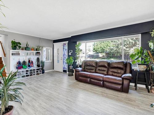 838 Lolo Street, Kamloops, BC - Indoor Photo Showing Living Room