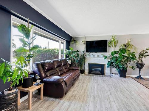 838 Lolo Street, Kamloops, BC - Indoor Photo Showing Living Room With Fireplace