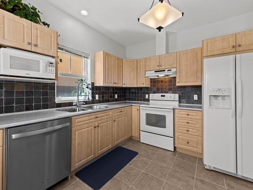 50-1055 Aberdeen Drive, Kamloops, BC - Indoor Photo Showing Kitchen With Double Sink