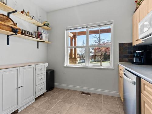 50-1055 Aberdeen Drive, Kamloops, BC - Indoor Photo Showing Kitchen