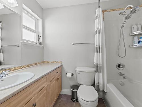 50-1055 Aberdeen Drive, Kamloops, BC - Indoor Photo Showing Bathroom