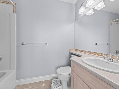 50-1055 Aberdeen Drive, Kamloops, BC - Indoor Photo Showing Bathroom