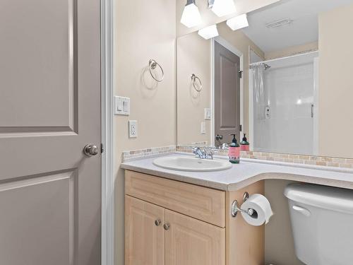 50-1055 Aberdeen Drive, Kamloops, BC - Indoor Photo Showing Bathroom