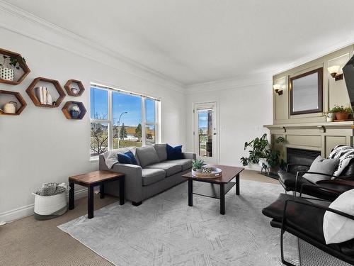 50-1055 Aberdeen Drive, Kamloops, BC - Indoor Photo Showing Living Room With Fireplace