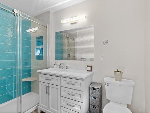 2759 Qu'Appelle Blvd, Kamloops, BC - Indoor Photo Showing Bathroom