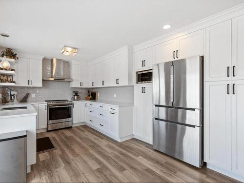 2759 Qu'Appelle Blvd, Kamloops, BC - Indoor Photo Showing Kitchen With Stainless Steel Kitchen