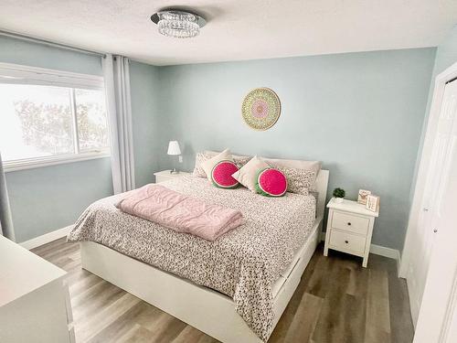 2759 Qu'Appelle Blvd, Kamloops, BC - Indoor Photo Showing Bedroom