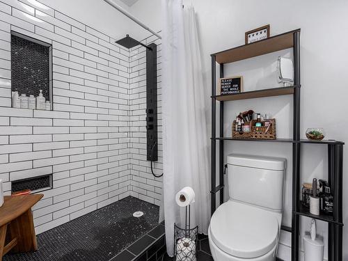 253 Royal Ave, Kamloops, BC - Indoor Photo Showing Bathroom