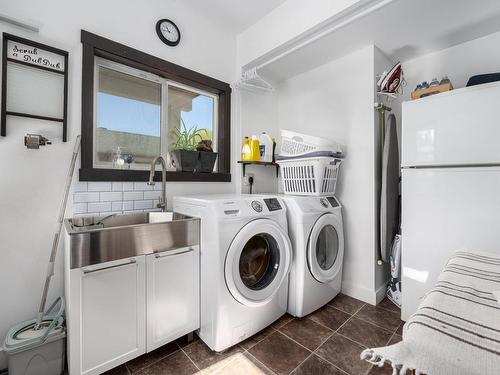 253 Royal Ave, Kamloops, BC - Indoor Photo Showing Laundry Room