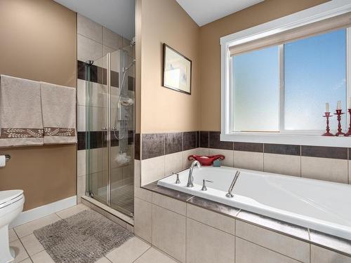 253 Royal Ave, Kamloops, BC - Indoor Photo Showing Bathroom