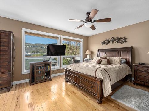 253 Royal Ave, Kamloops, BC - Indoor Photo Showing Bedroom