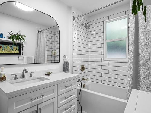 721 St Paul Street, Kamloops, BC - Indoor Photo Showing Bathroom