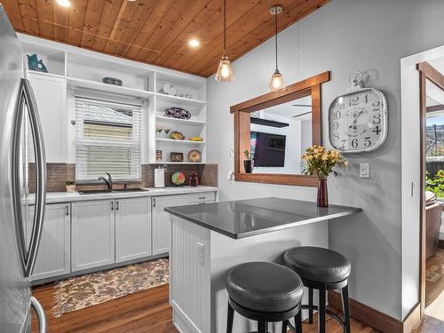 721 St Paul Street, Kamloops, BC - Indoor Photo Showing Kitchen With Upgraded Kitchen