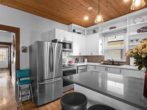 721 St Paul Street, Kamloops, BC - Indoor Photo Showing Kitchen