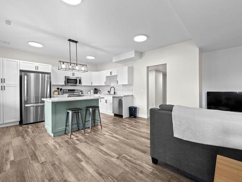 356 Gleneagles Drive, Kamloops, BC - Indoor Photo Showing Kitchen